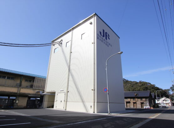 自動製氷貯氷搬出施設